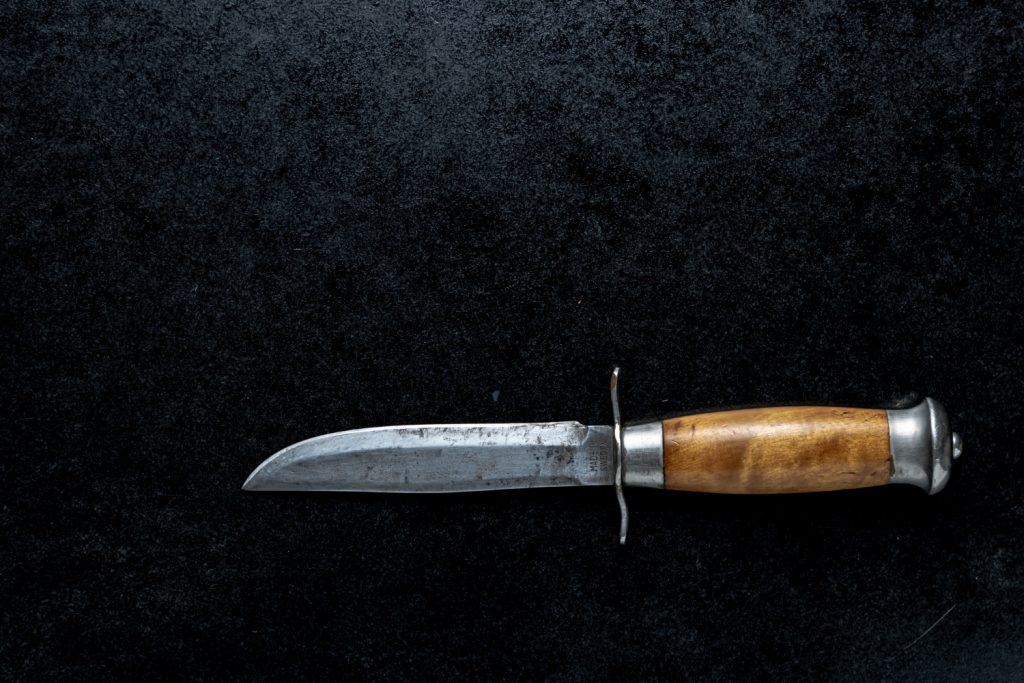 Czym kierować się podczas wyboru dobrego noża na biwak?