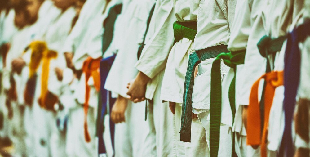 Rodzaje kimon do judo, karate i aikido – różnice i zastosowania